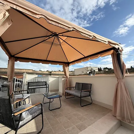 Bellavitarooms-fiore Di Maggio Luxury בית הארחה 4*